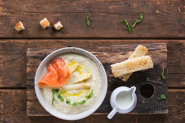 Opgediende aspergesoep