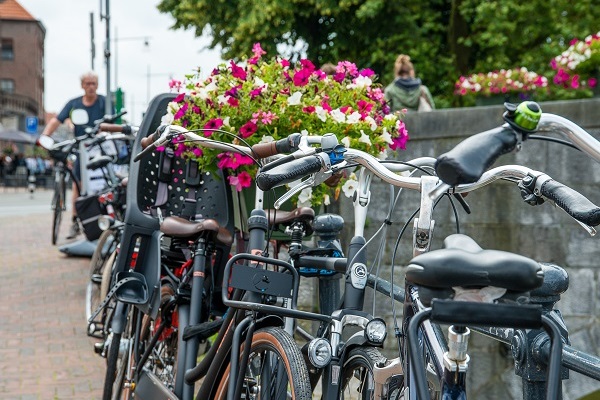 Fietsen aan de Roerkade in Roermond